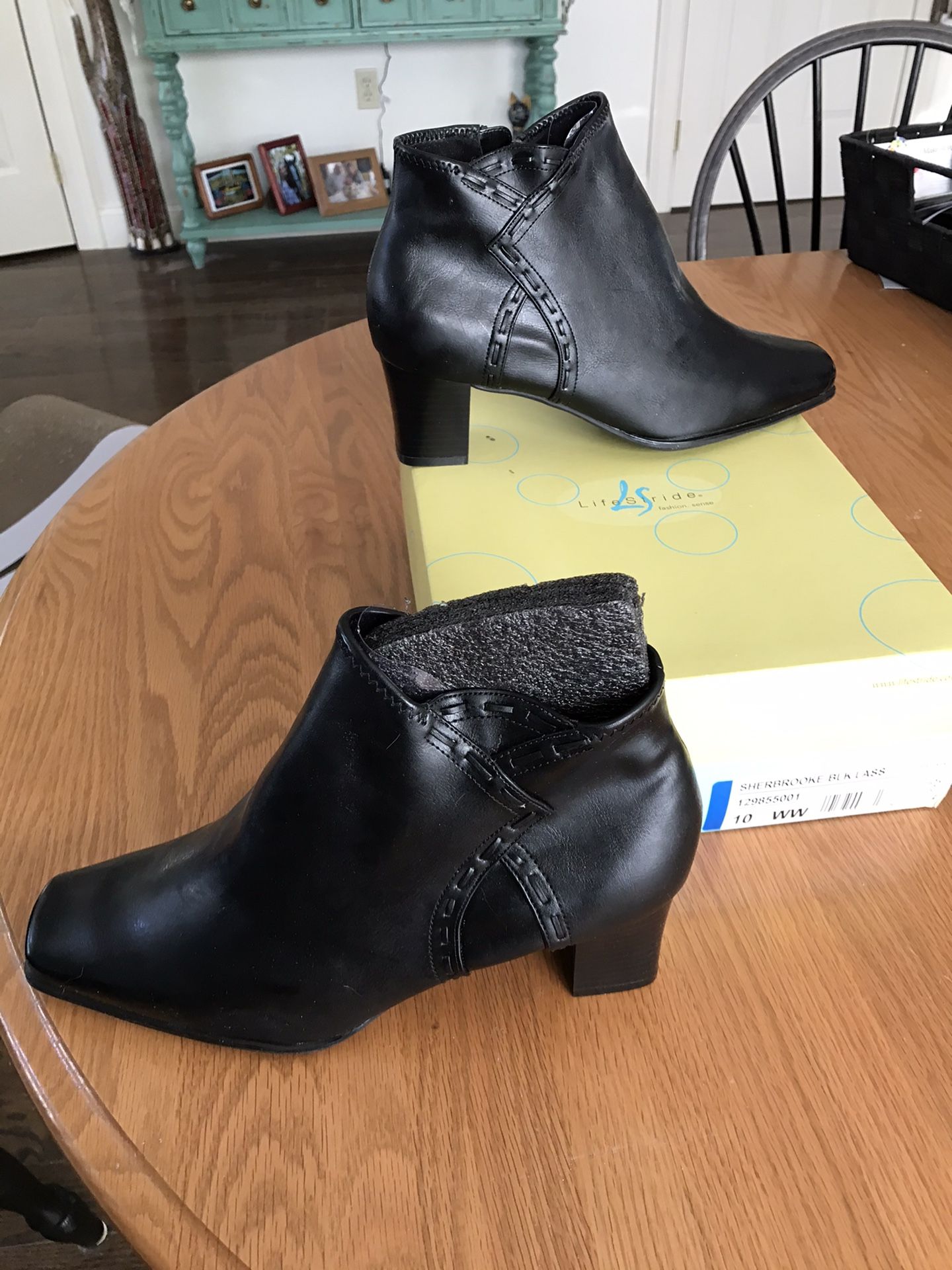 Women’s Black Ankle Boots LifeStride 10WW