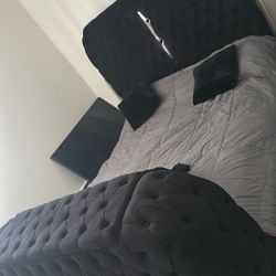 Queen velvet black for sale brand new 500$