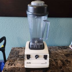 Vitamix 5000 Total nutrition Center blender