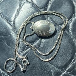 Vintage Silver Tone Photo Locket With Chain No Mark 