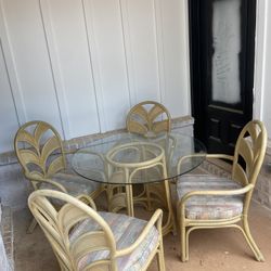 Nice Patio/outdoor Set Table With 4 Chairs 