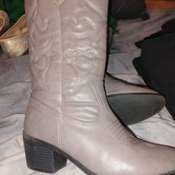 Karyn's collection cowgirl boots size 8