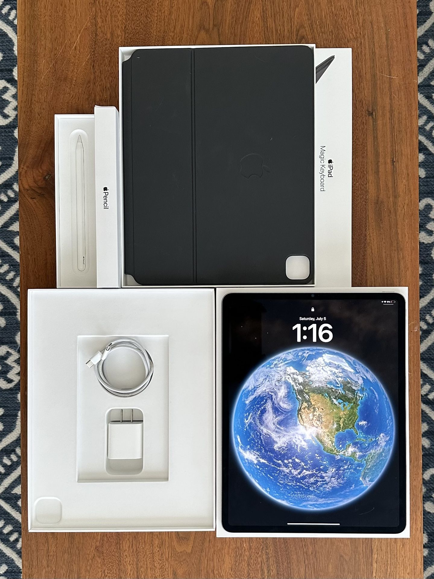 🚀 For Sale: iPad Pro 12.9″ (6th Gen, M2, 256 GB) + Magic Keyboard + Apple Pencil