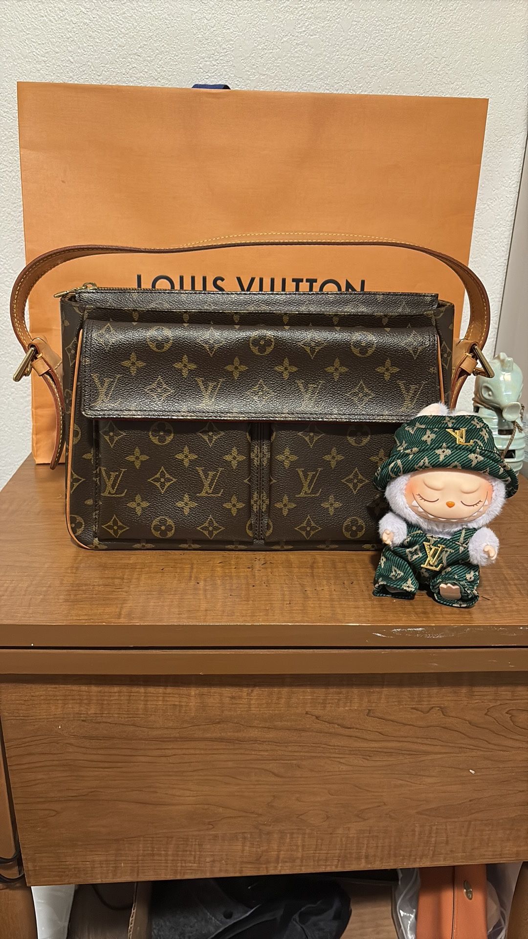 Authentic Louis Vuitton Hand/shoulder Bag