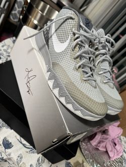 Kyrie 1’s Wolf Grey