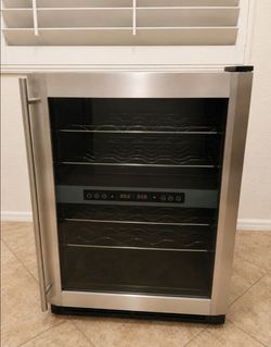 Magic Chef Wine / Beverage Fridge
