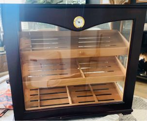 Desktop Cigar Humidor with Glass Front
