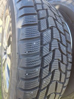 Cooper Tires and rims 18" five lug winter ice and snow.   Hablo Español se vende rines con llantas de invierno, nieve y hielo