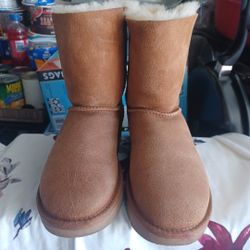 UGG Woman Boots Size 6
