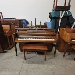 1943 Chickering & Sons, 
Beautiful sound, 
Pro delivery & tuning INCLUDED!
(PRICE IS NEGOTIABLE)