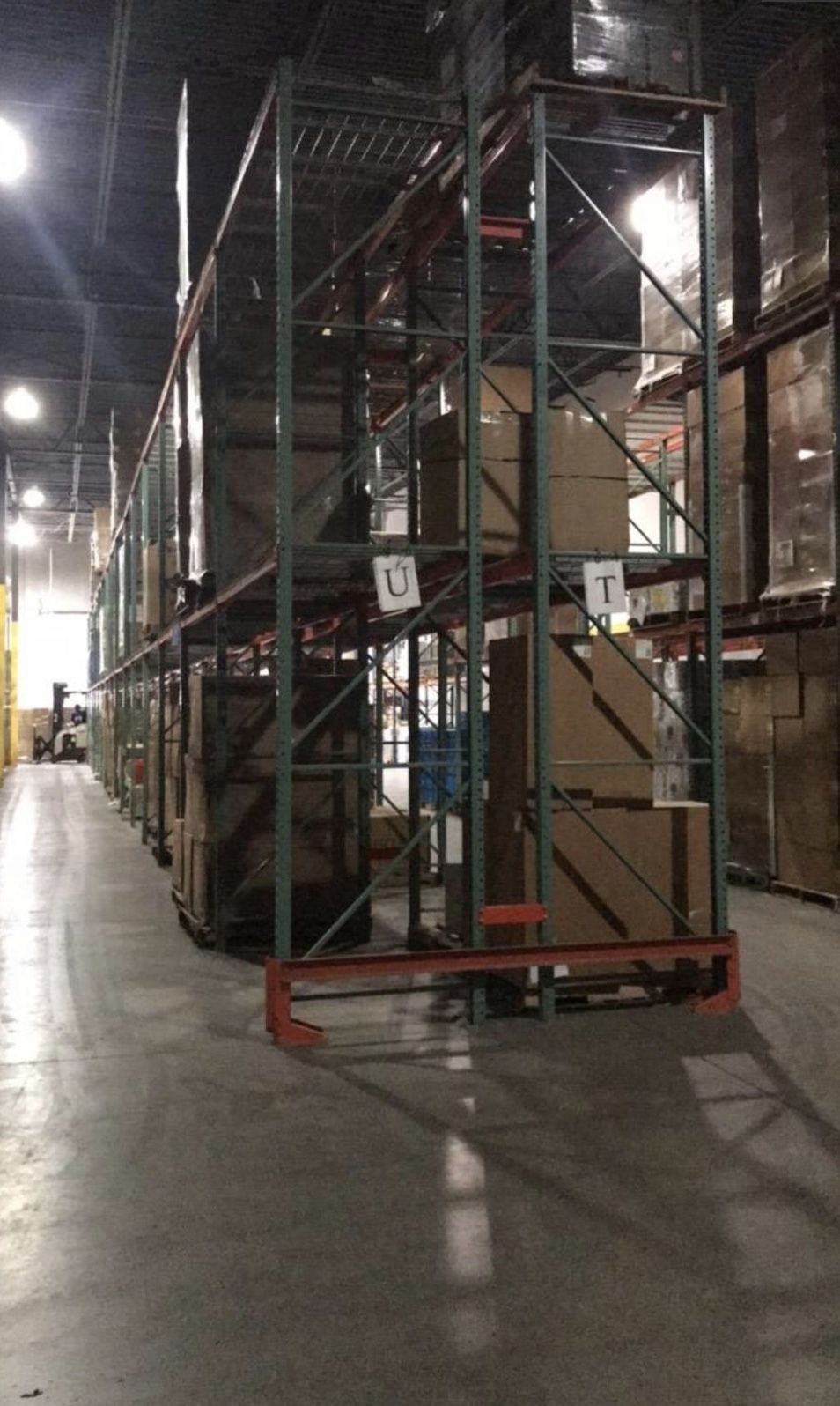 USED PALLET RACK LIQUIDATION 200 Uprights 800 BEAMS 650 DECKS