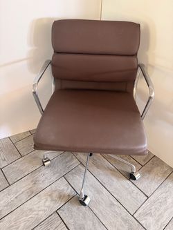 Eames executive office computer chair