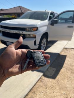 Car Keys N Remotes/ Llaves Con Control