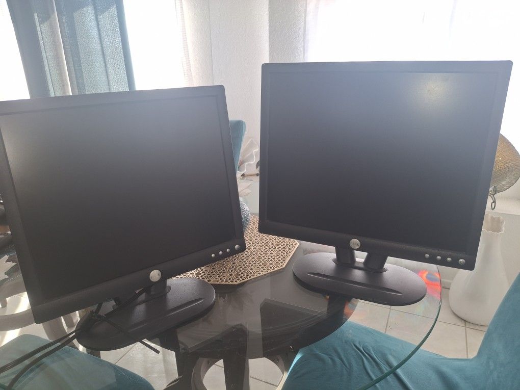 19' inch Dell Monitor-E193FP
-17' inch Dell Monitor- E173FPC
3 keyboards
3 computer mouse
(All cords are included)