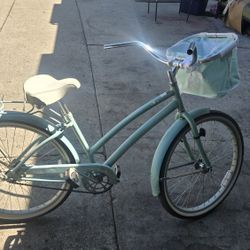 cruiser womens 26 in with badket and rack 