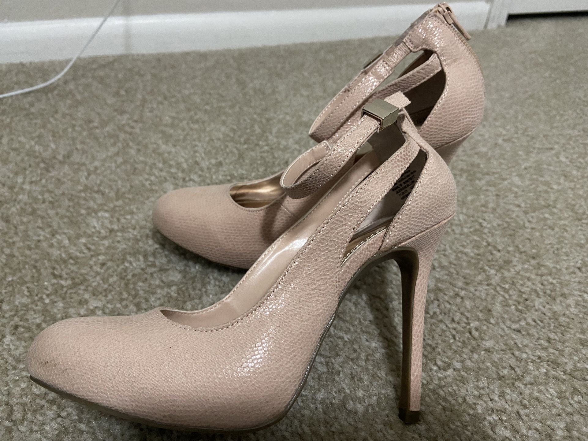 Pink shoes, high heels, size 7, Jennifer Lopez. $25