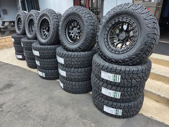 17" LOCK w/ 33" Kumho RT tires