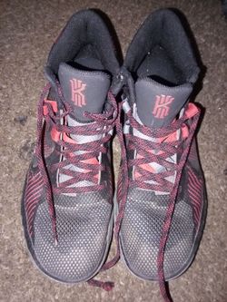 Nike Kyrie Irving Flytrap V Shoes