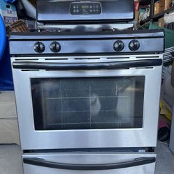 Frigidaire Working Stove With Oven