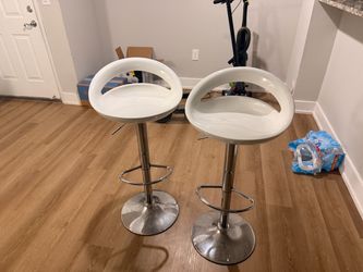 2 High Top bar Chairs (WHITE)
