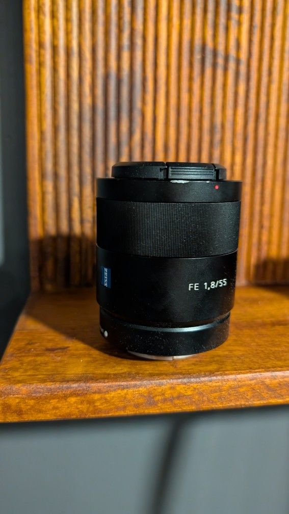 SONY 55mm F1.8 Zeiss - Full Frame Prime Lens