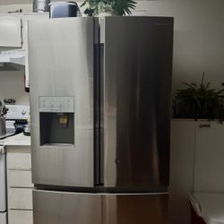 Insignia Refrigerator 
