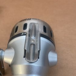 Zebco 888 Magnum Anti-Reverse Reel for Sale in Miami, FL - OfferUp