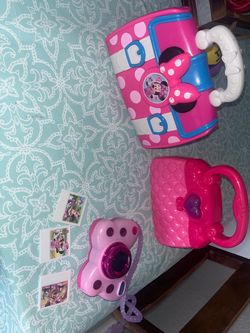 Minnie purse and Camara