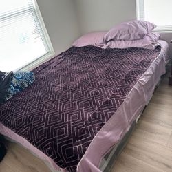 Queen size bed From Costco