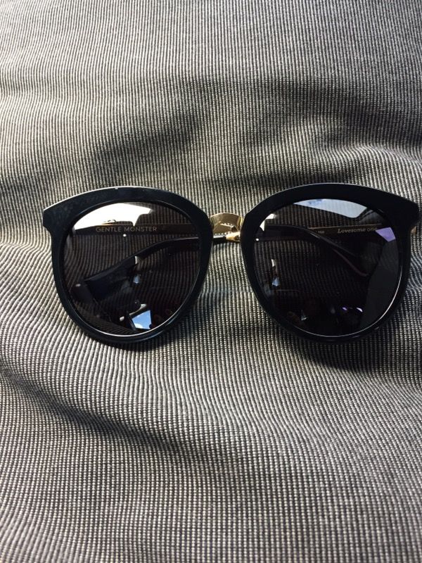 Gentle Monster LOVESOME ONE Sunglasses for Sale in Los  display picture 2