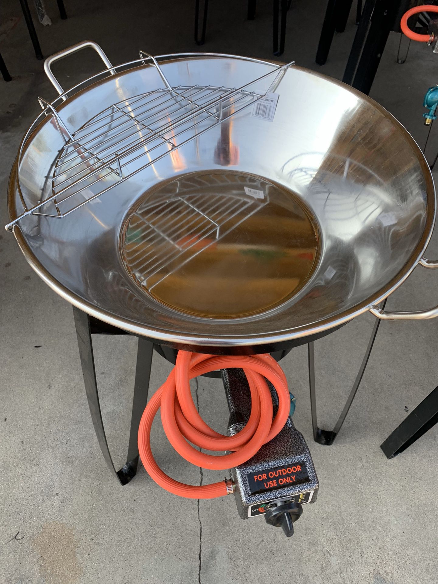Cazo de stainless steel con vase y quemador. Incluye su coladera y manguera con regulador. Para el Año Nuevo!