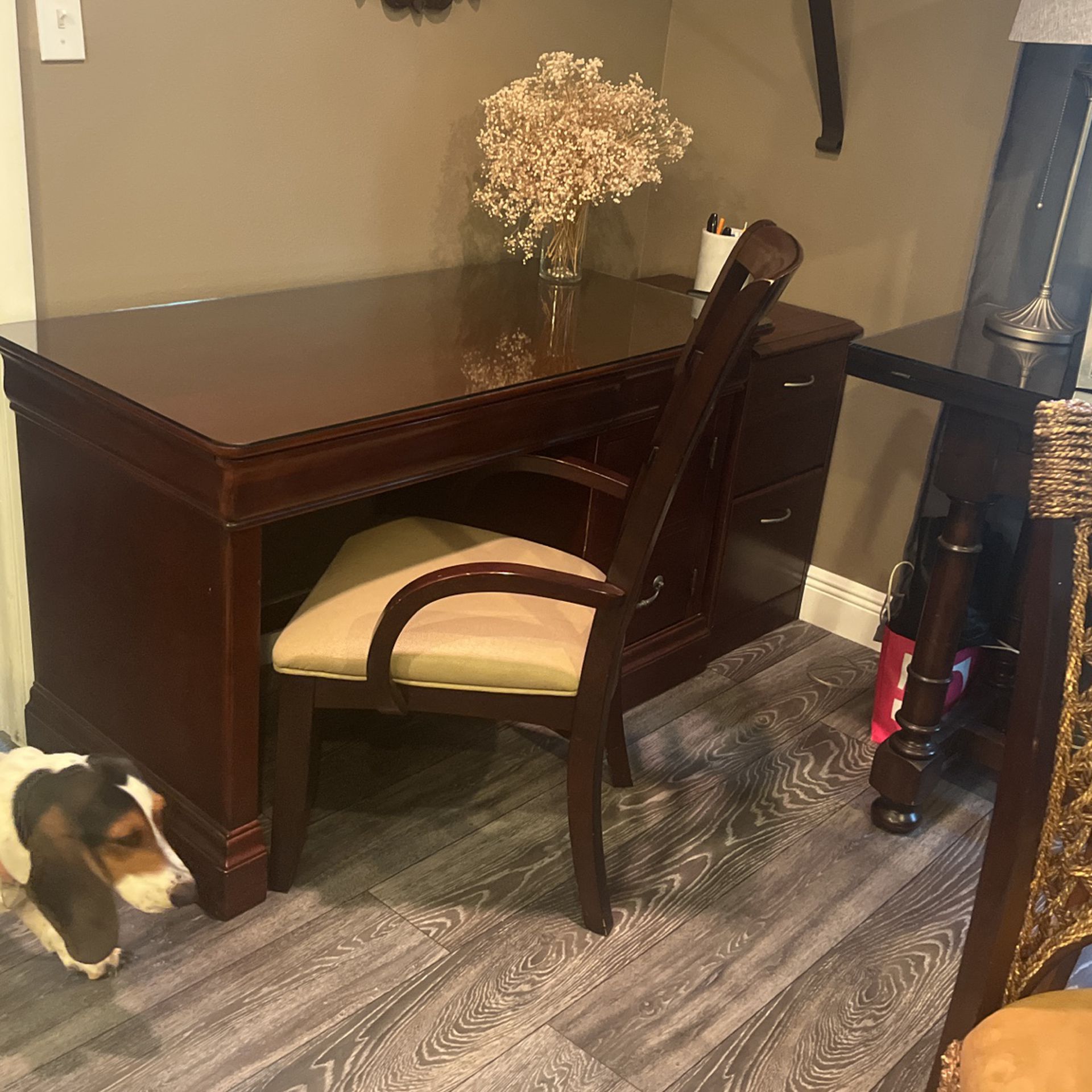 Free Beautiful Desk With Glass Top And Chair