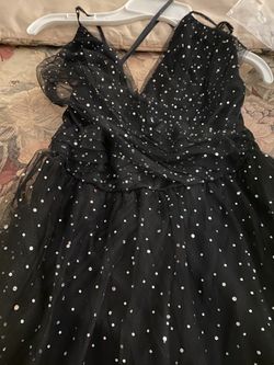 Beautiful prom dress . Medium size zip at the back net