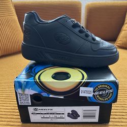 Brand New Heelys Shoes Size 4 youth