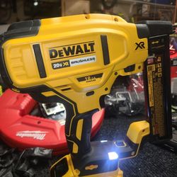 Dewalt 20v MAX XR 18g Crown Stapler