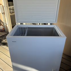 Hotpoint chest freezer