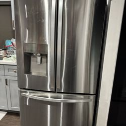 Kenmore Refrigirator For Parts 