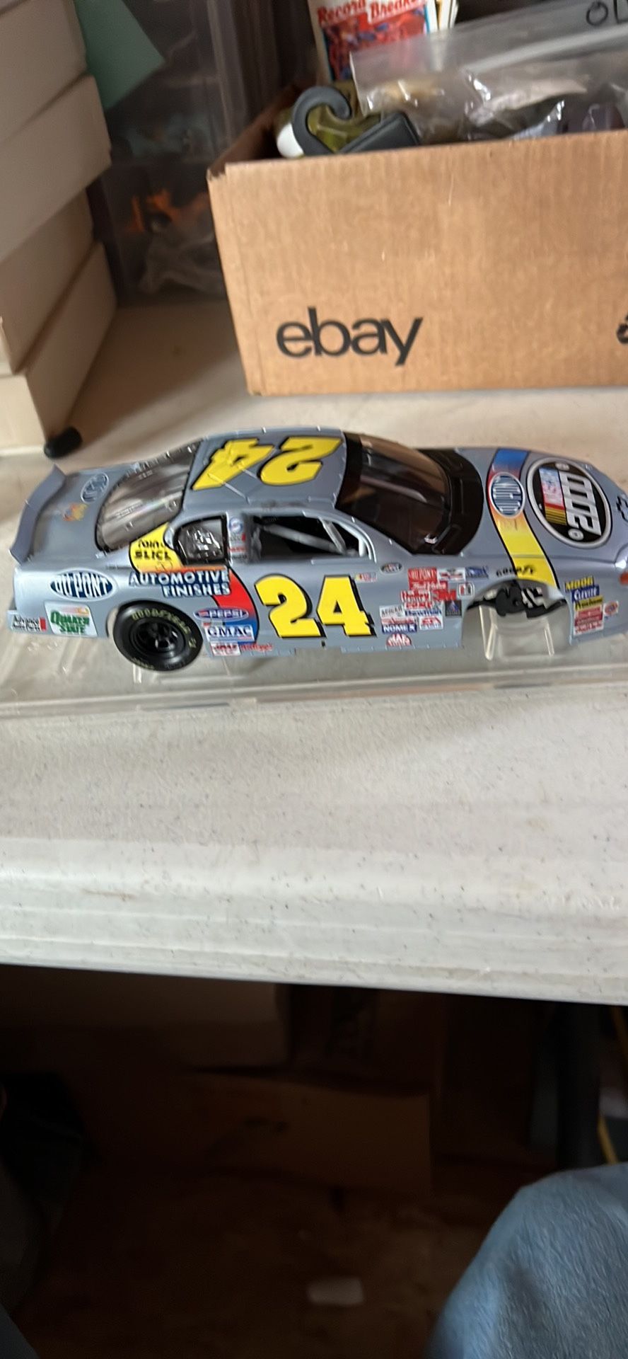 #24 Dupont, Jeff Gordon Plastic Model