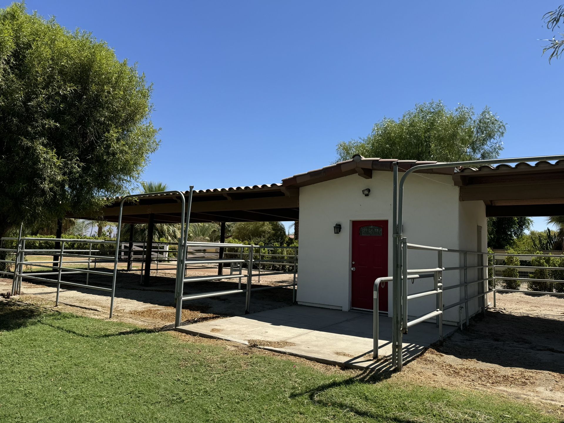 Outdoor Stalls And Tack Room