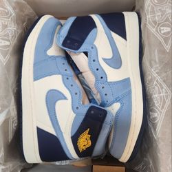 NEW Nike Air Jordan 1 High OG First in Flight Sneakers US M9/L10.5 | EU 42.5 with Tags and Box
