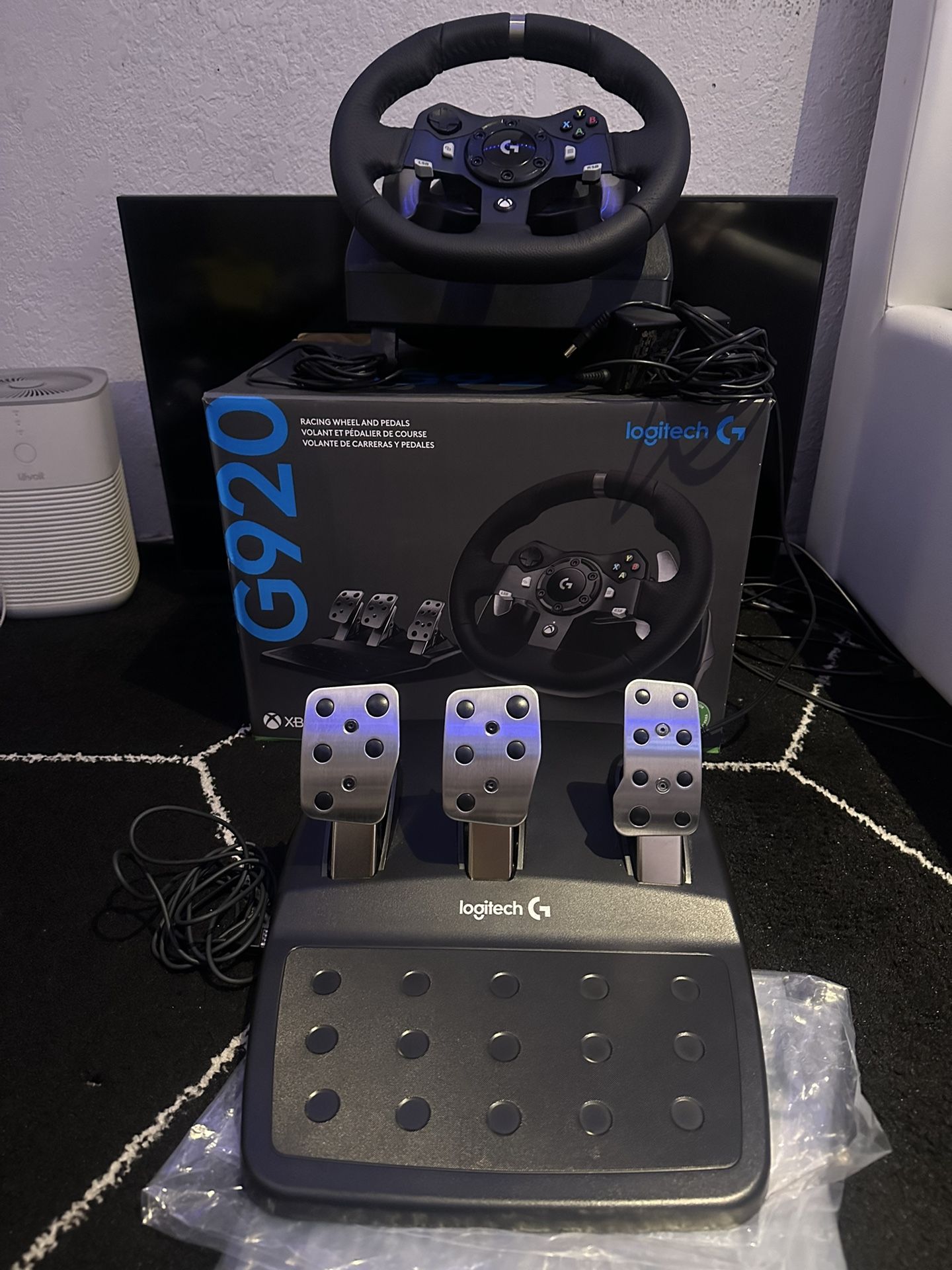 Logitech G920 Racing Wheel & Pedals
