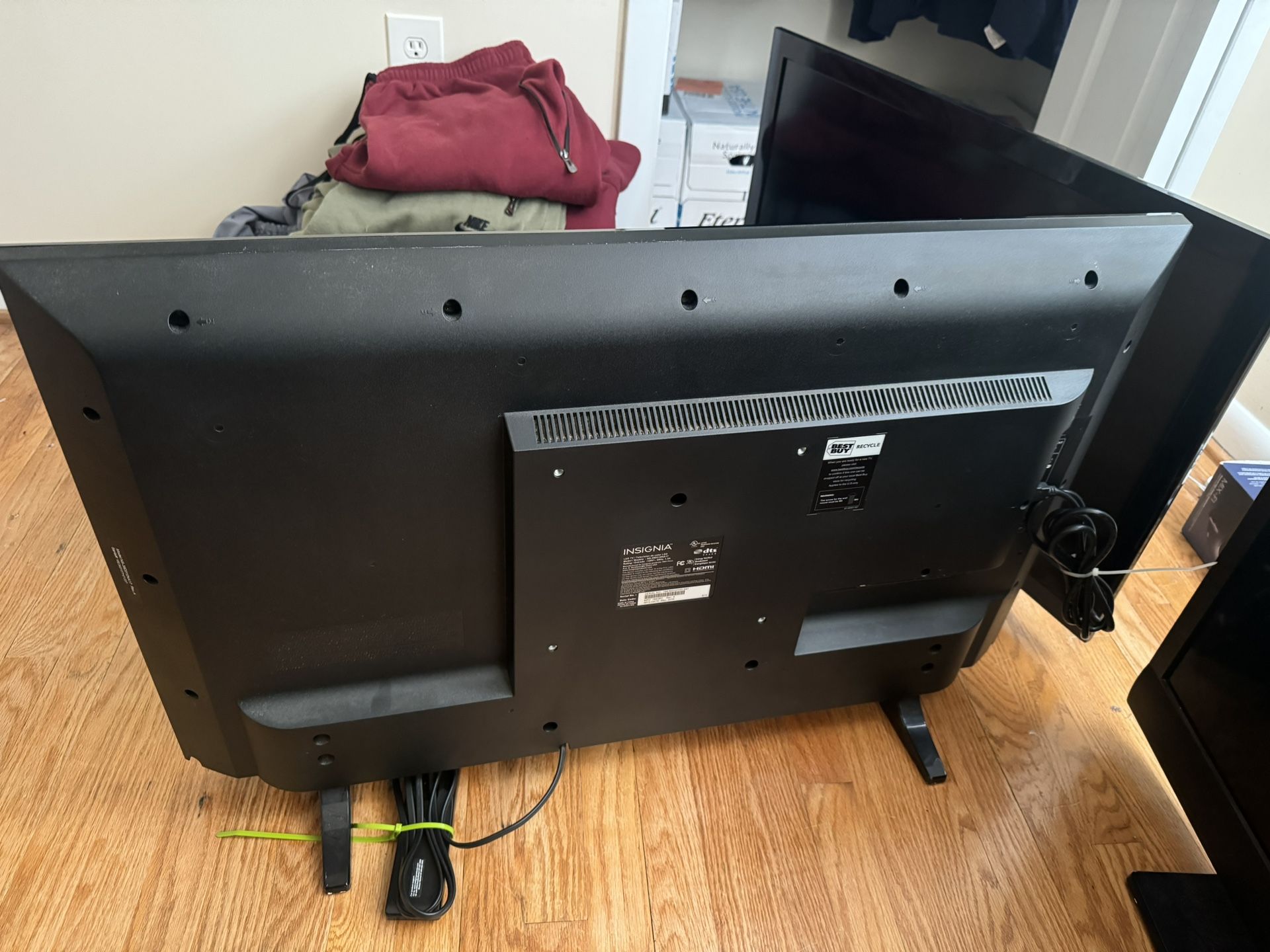39” Insignia Non-Smart TV