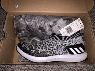 Women’s Adidas RapidaRUN Size 6