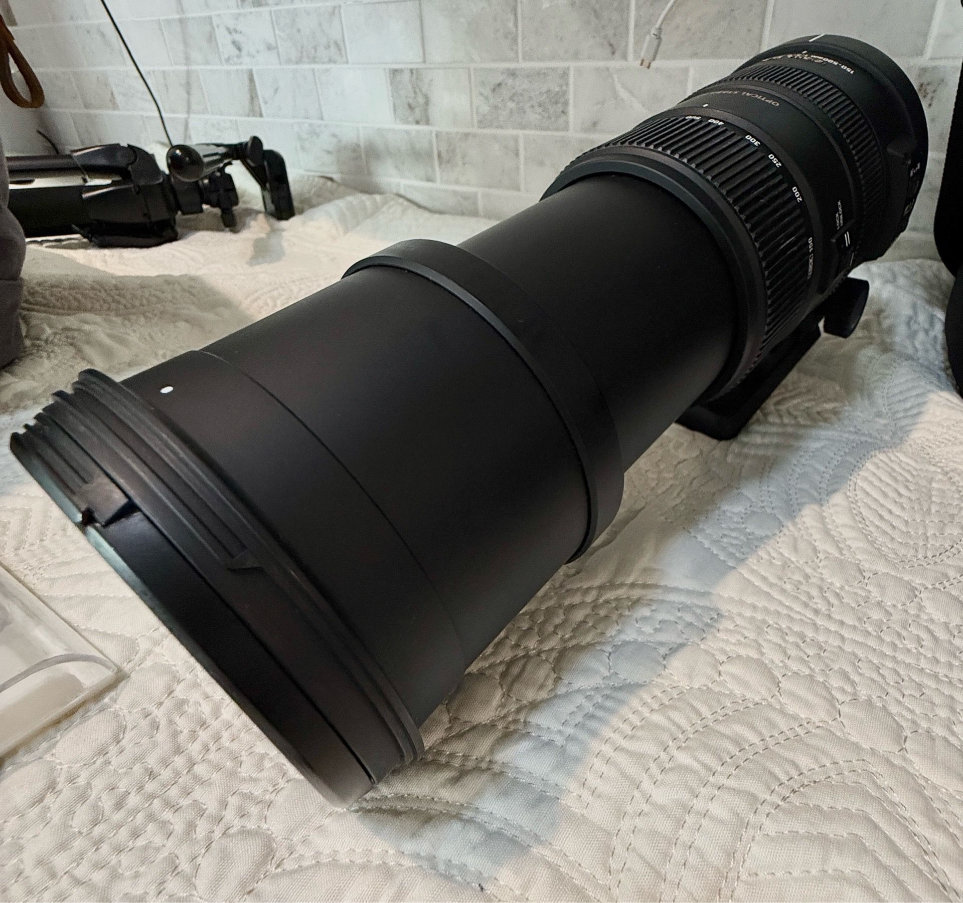 📸 Sigma Telephoto Zoom Lens – Excellent Condition | Hood, Case & Filter Included
