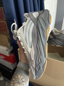 adidas Yeezy Boost 700 V2