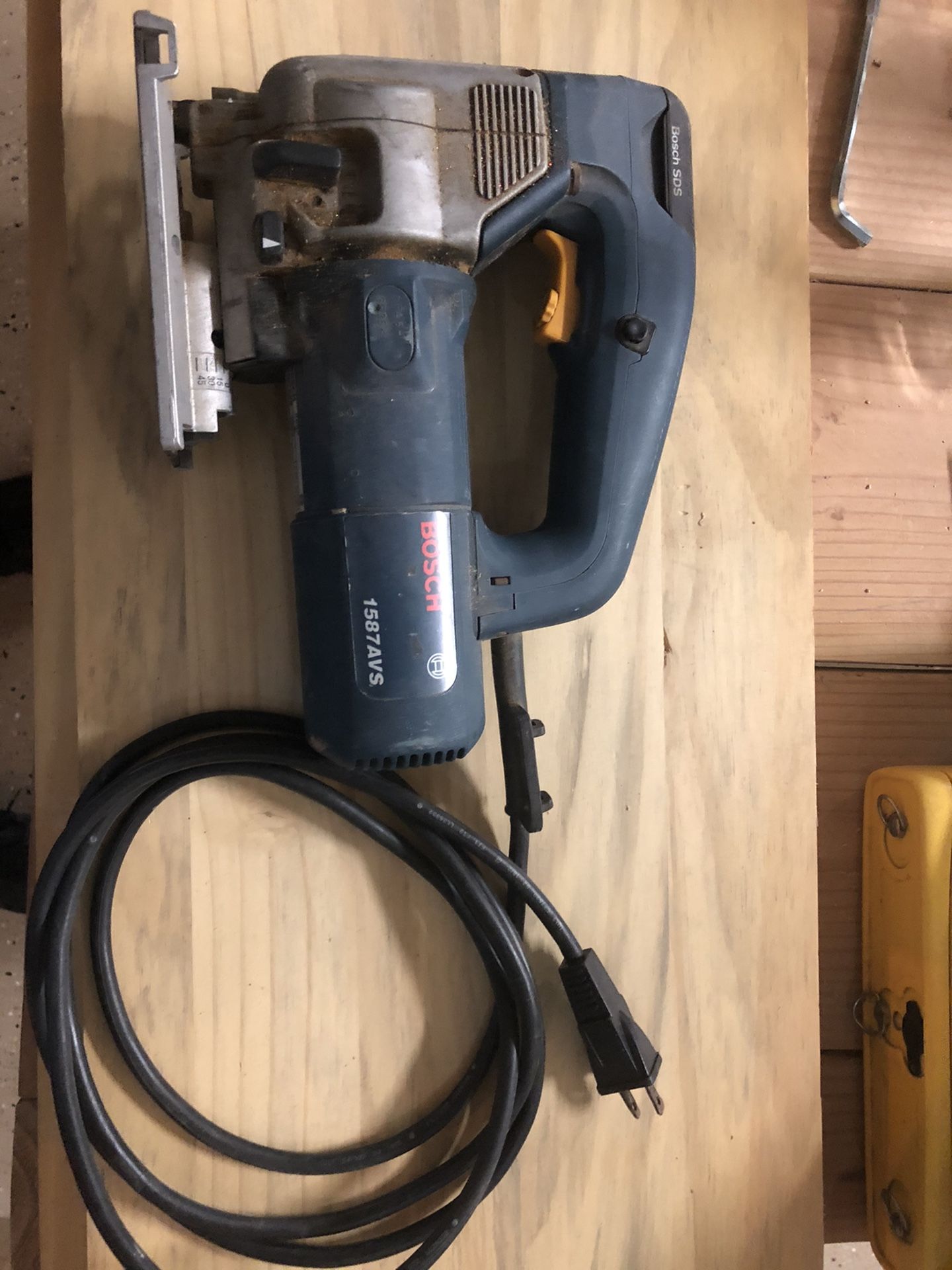 JIG SAW BOSCH MODEL 1587AVS, CORDED for Sale in Mesa, AZ OfferUp