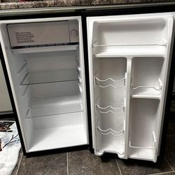 Galanz Mini Fridge 