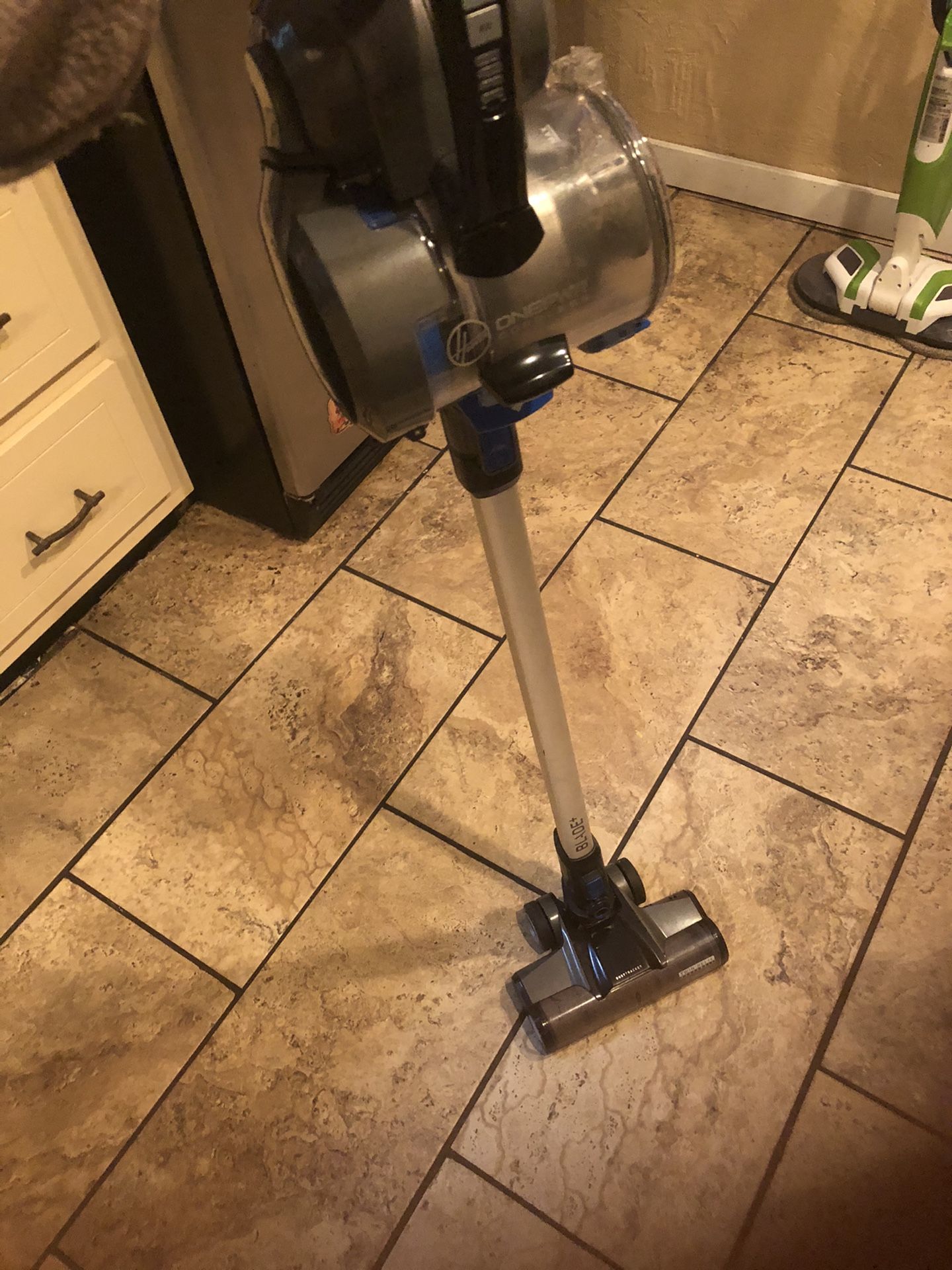Hoover cordless vacuum- used for 6 months