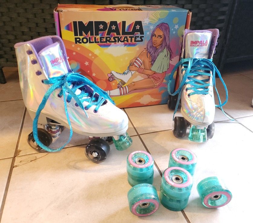 LIGHT UP IMPALA ROLLER SKATES -SIZE 9 Hologram Silver