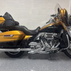 2015-Harley CVO  Ultra classic